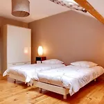 Isida, Maison Spacieuse Avec Terrasse Et Stationnement